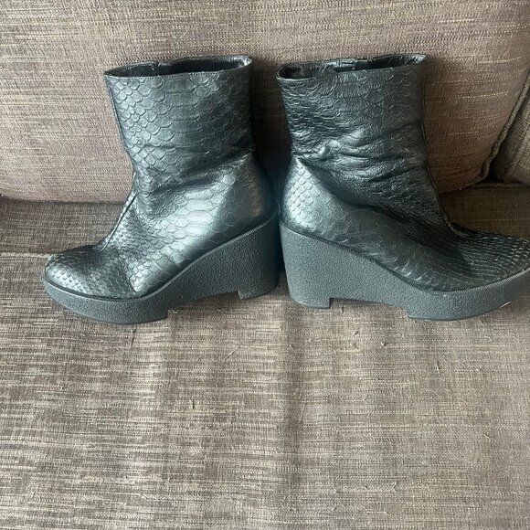 ROBERT CLERGERIE Black Leather Snake Embossed Wedge Ankle Boots Size 8 - Picture 3 of 9